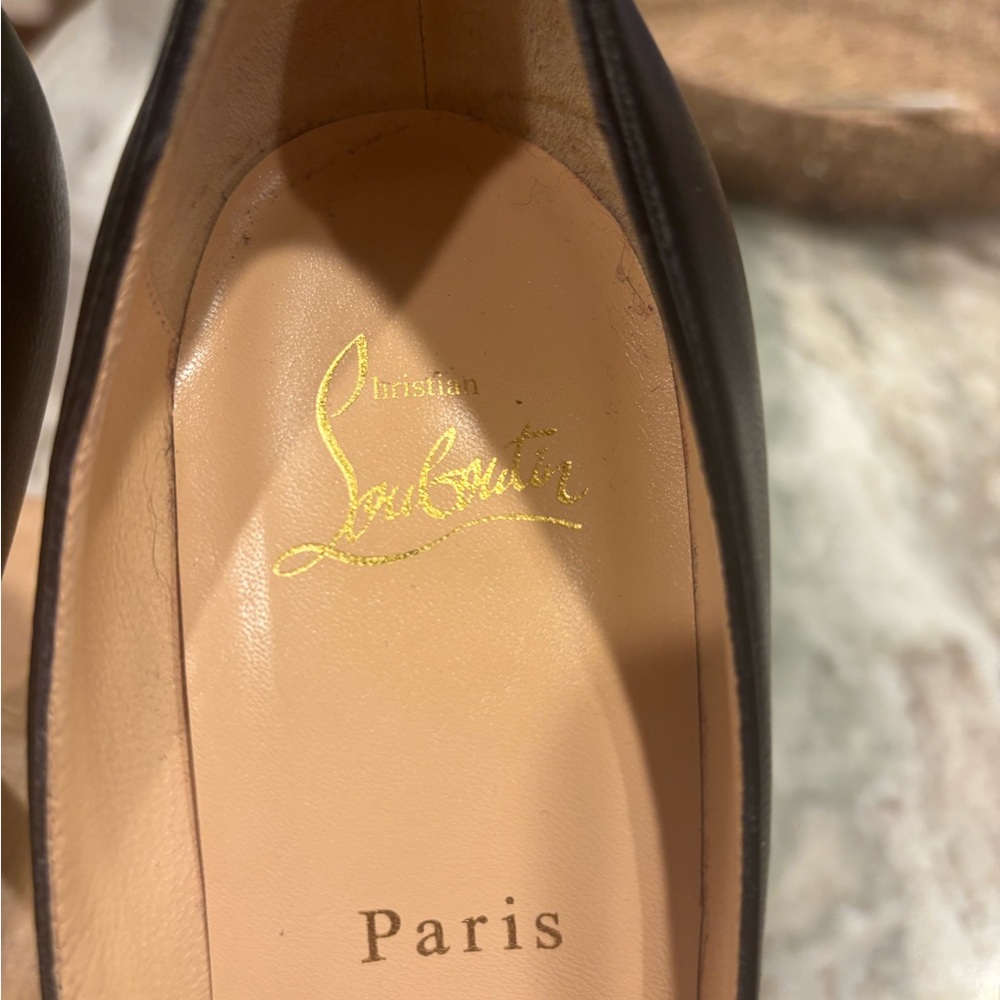 Authentic Christian Louboutin Classic Black Pumps with Iconic Red Sole - Picture 4 of 8